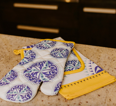 Oven Mitt, Hummingbird - Maynard Johnny Jr